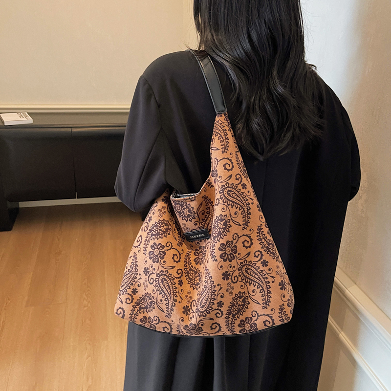 أنماط النايلون الفاخرة الخفيفة - مراجعة Ethnic Fashion Brand وسعره